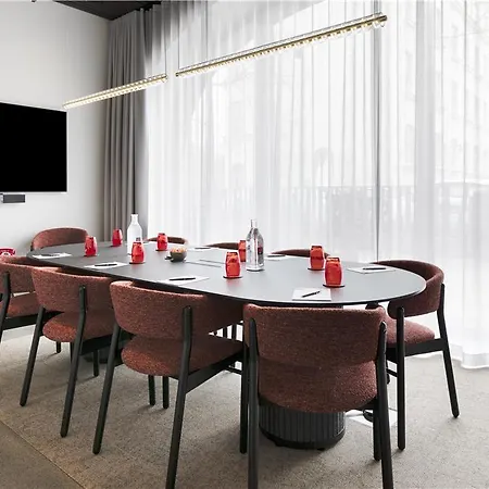 Radisson Red *